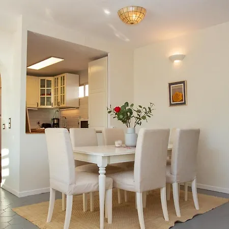 Los Pinos Apartment *
